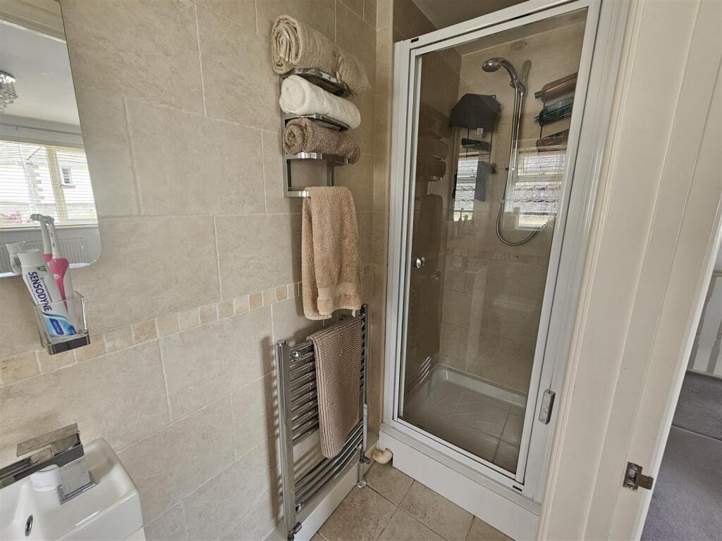En Suite Shower.jpg