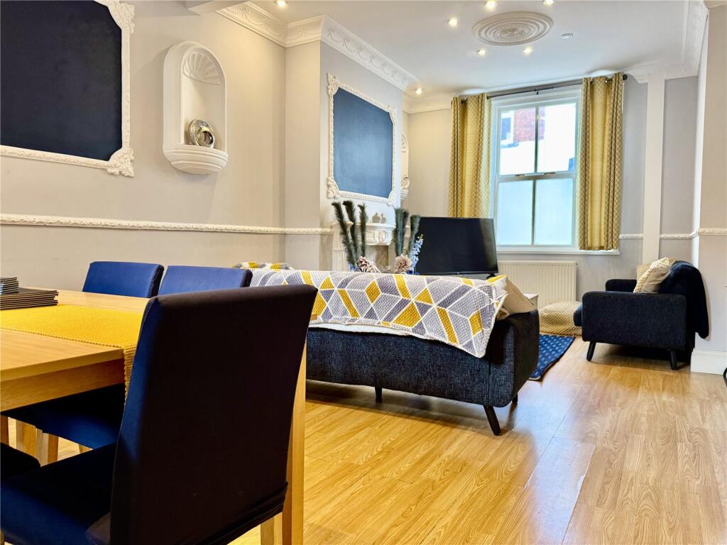 Living / Dining Area