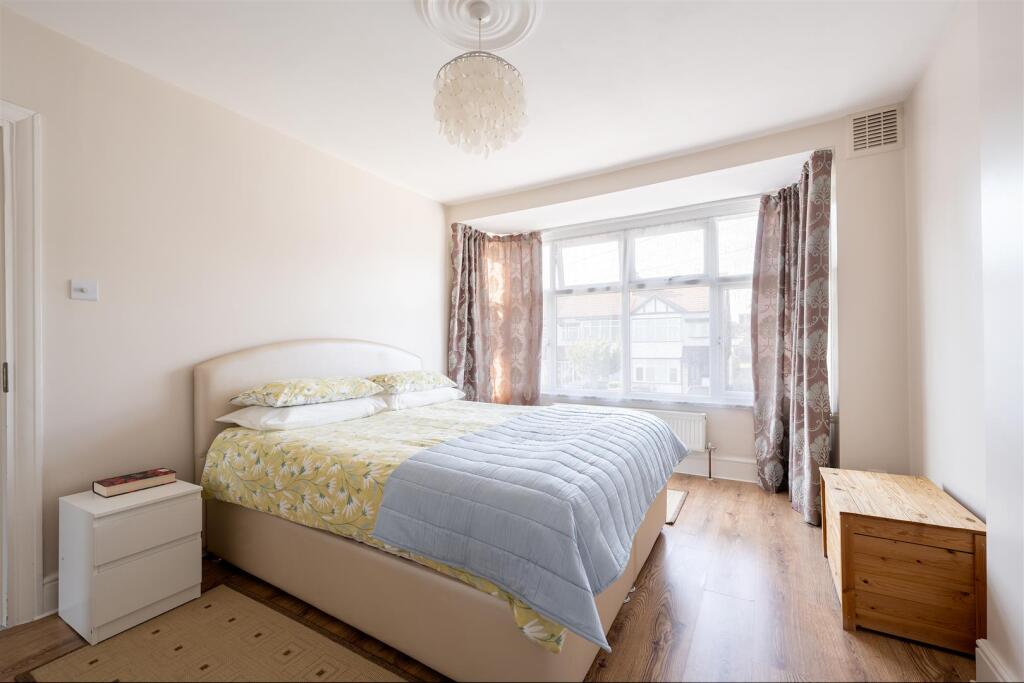 Larkswood Road, E4