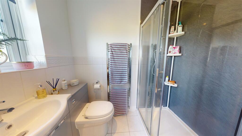 EN SUITE SHOWER ROOM
