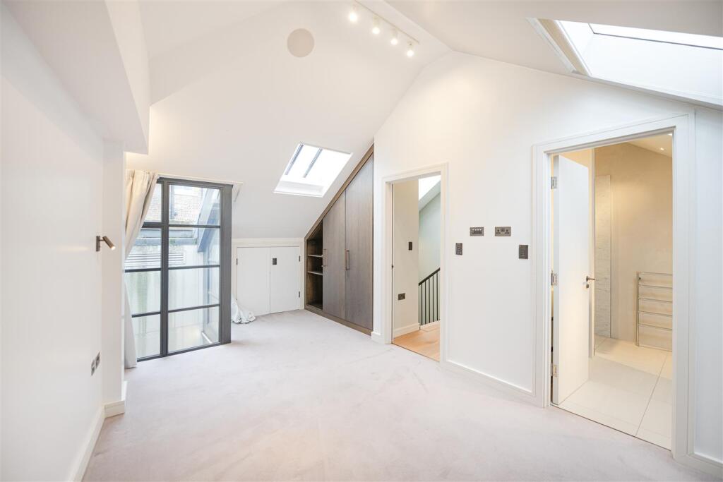Bedroom 4       .jpg