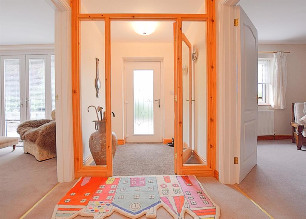 Entrance Hallway.jpg