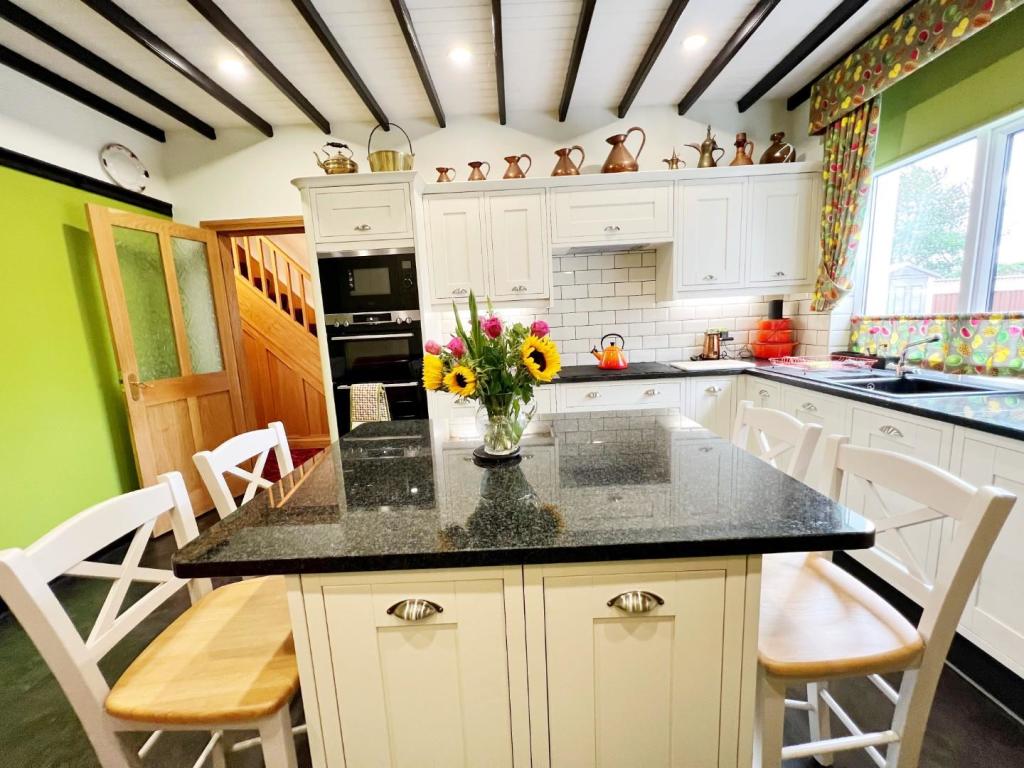 Kitchen pic 6.jpg