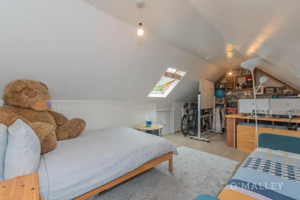 23. Attic Room 1.jpg