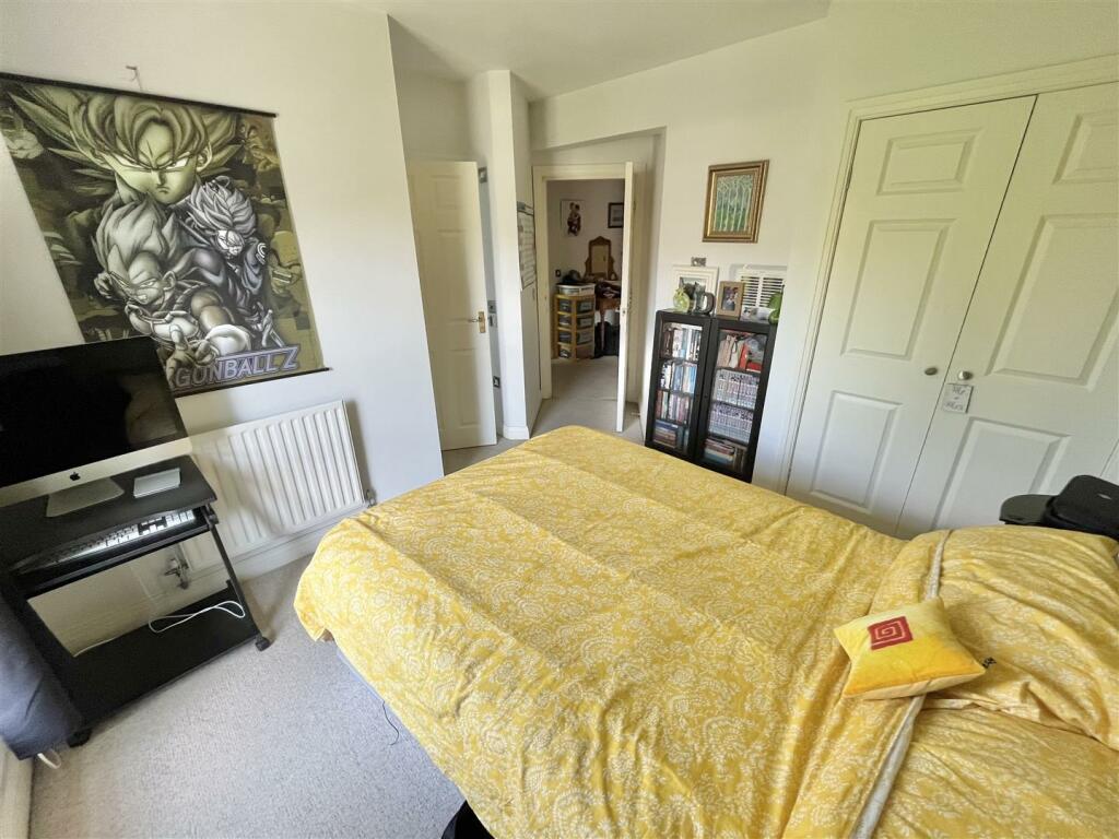 Bedroom 1 Aspect 2.jpg