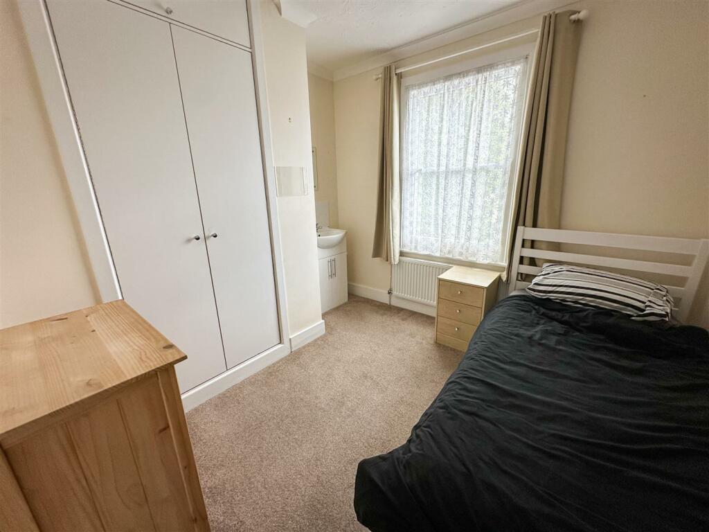 BEDROOM 7