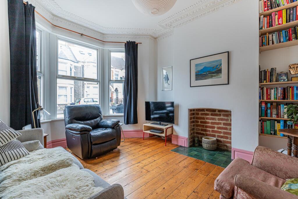 Mackintosh Place 214-12.jpg