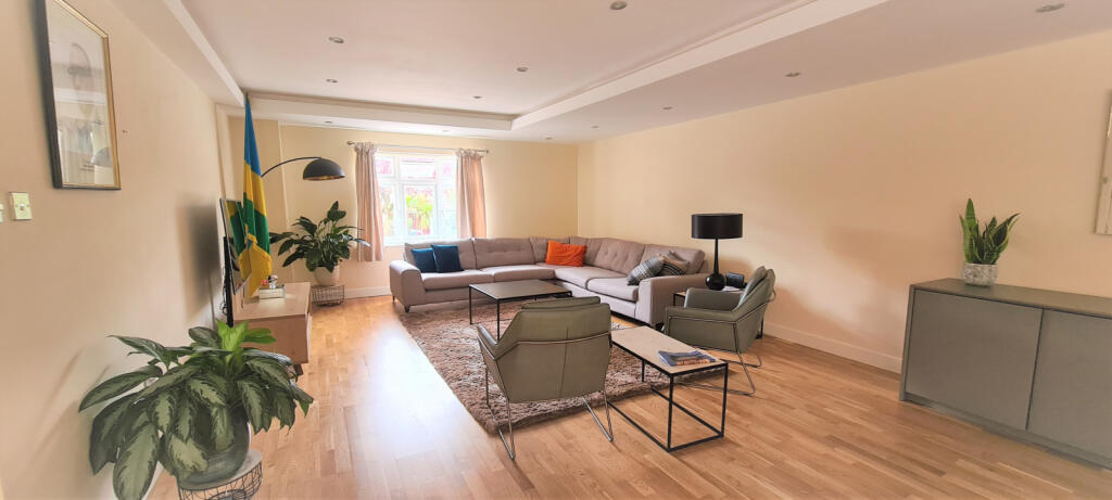 LOUNGE - DINING AREA