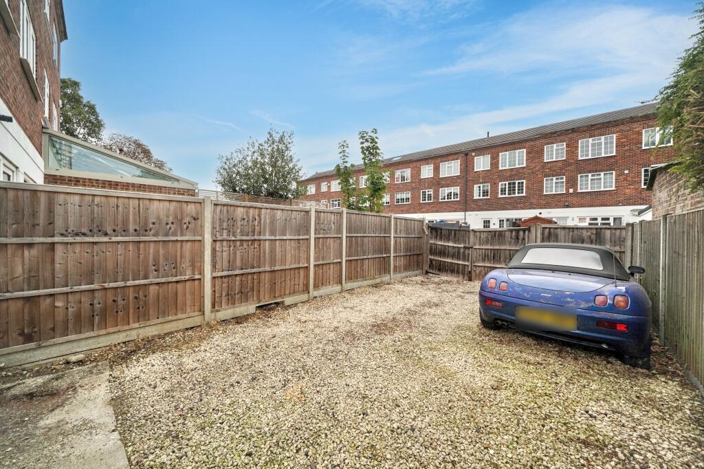 4 Sunmead Road, Sunbury-on-Thames, Surrey, TW16 6PE