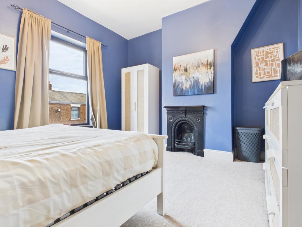 CAM03729G0-PR0161-STILL007