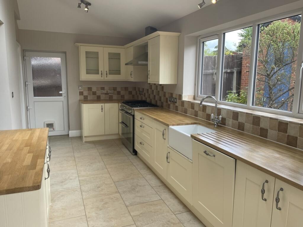 12 Roundhill Close, Exeter  - kitchen4