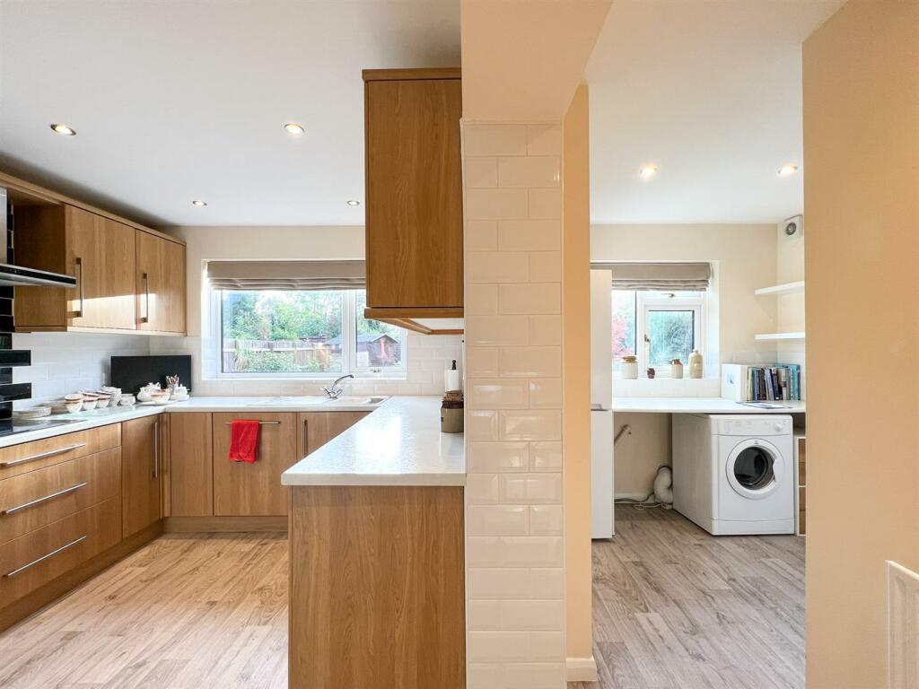KITCHEN/UTILITY