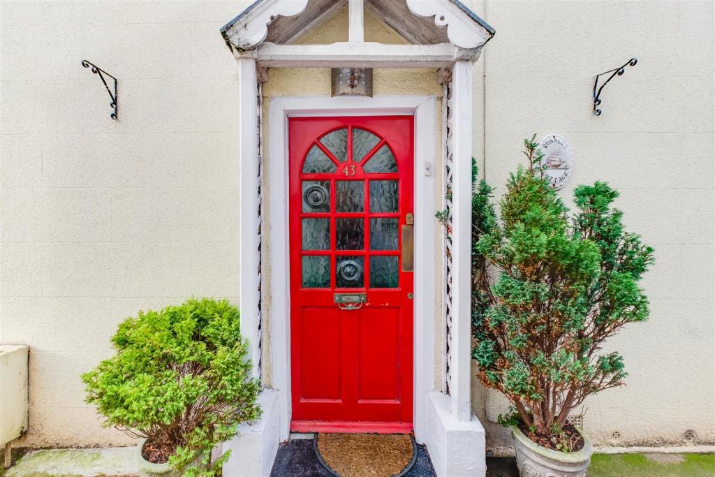 Constables Rosslyn Cottage--22.jpg