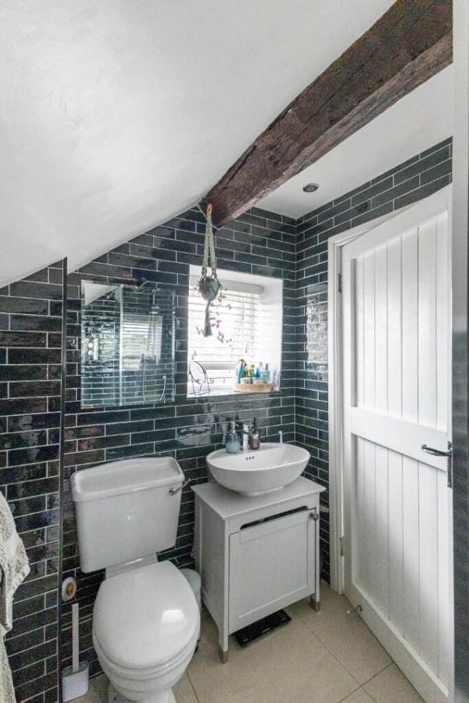Guest Ensuite 1.JPG