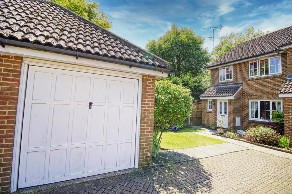 Separate Garage