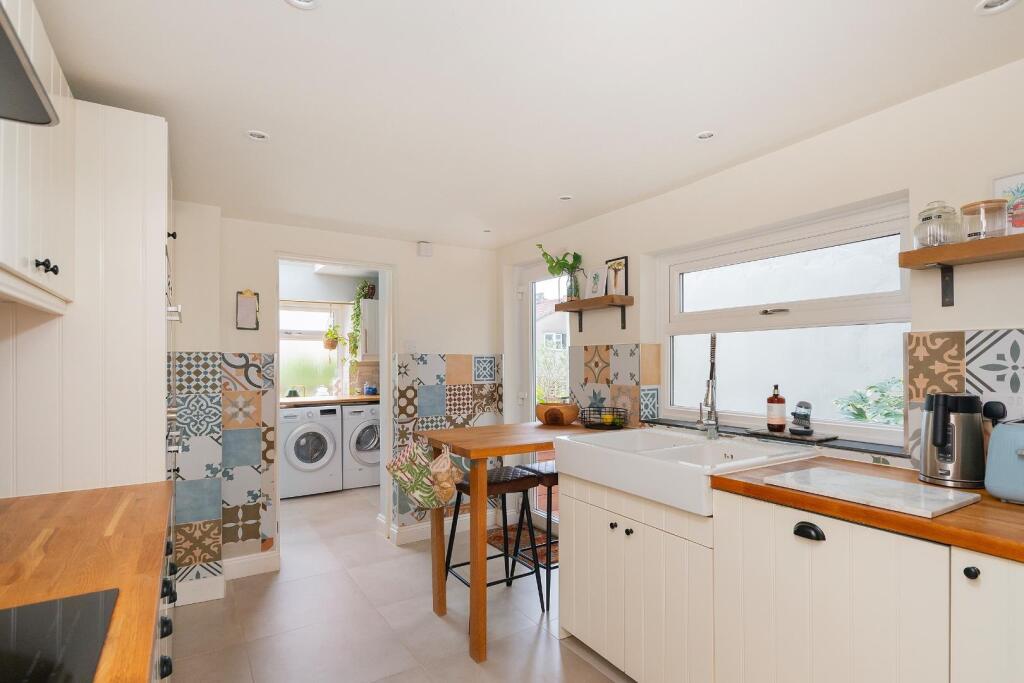 7W0STN - Kitchen B.jpg