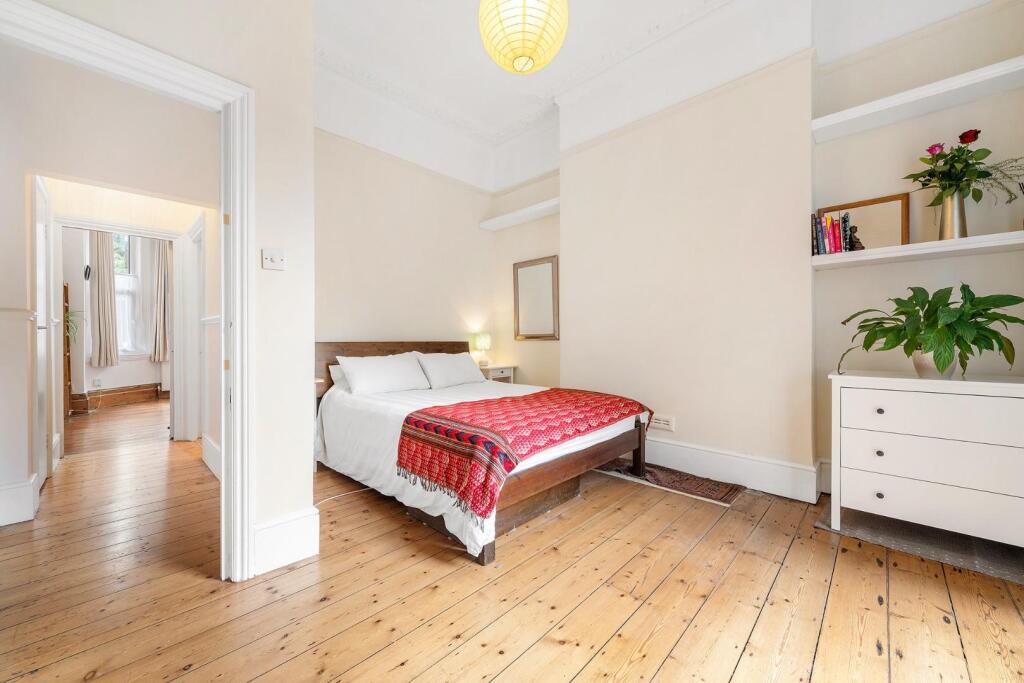 Bedroom 2 (2).JPG