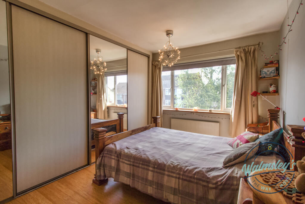 Main bedroom to frontage