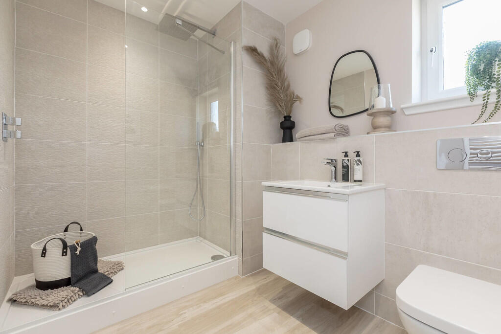 69758_Queenswater...