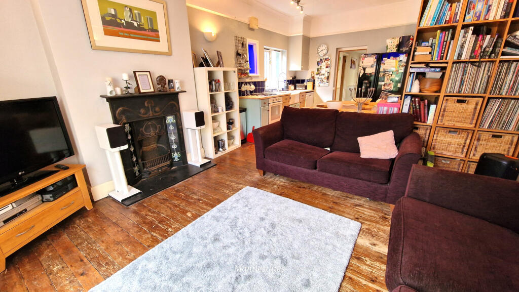 LOUNGE AREA