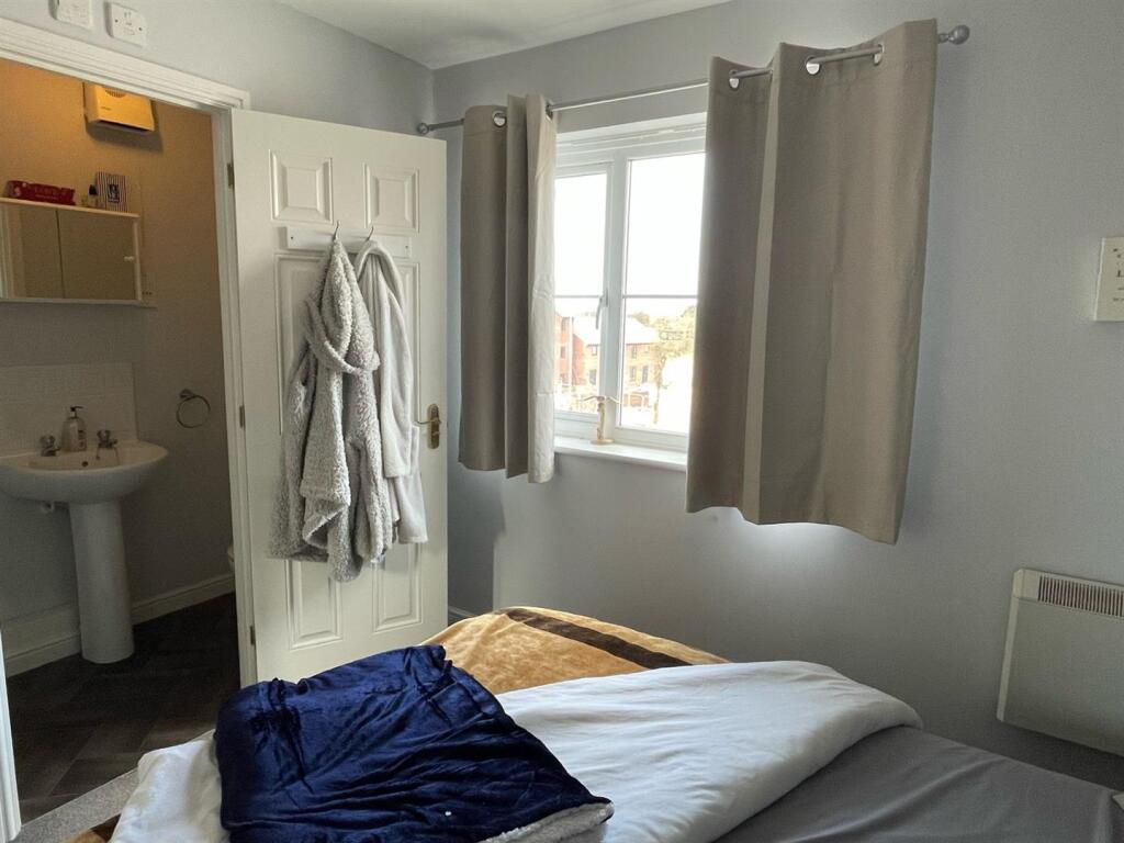 Bedroom..jpg