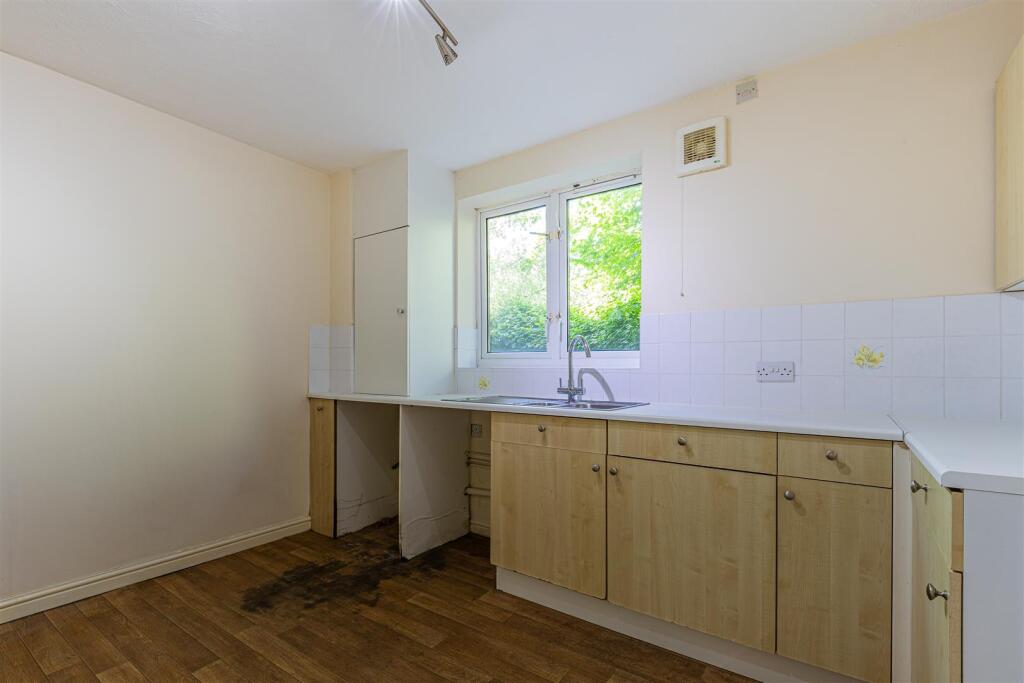 Windlass Court 33-3.jpg