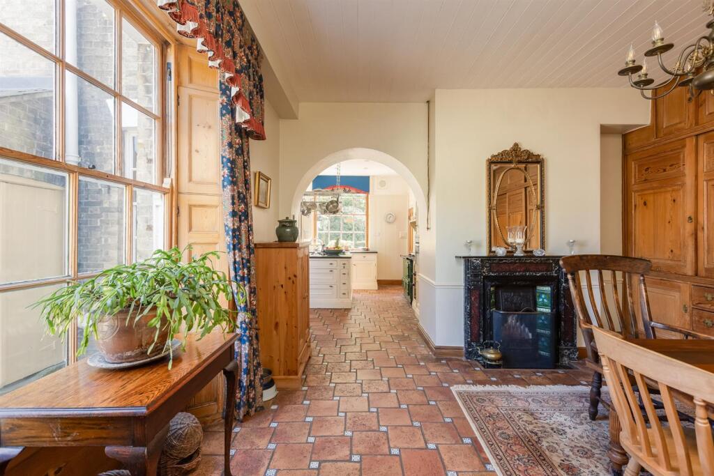 Breakfast Room to Kitchen
