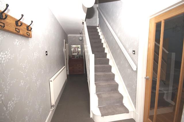 1 Hillcot Close