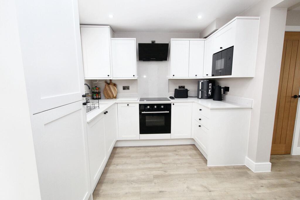 Kitchen / Diner (Open plan into Lounge)