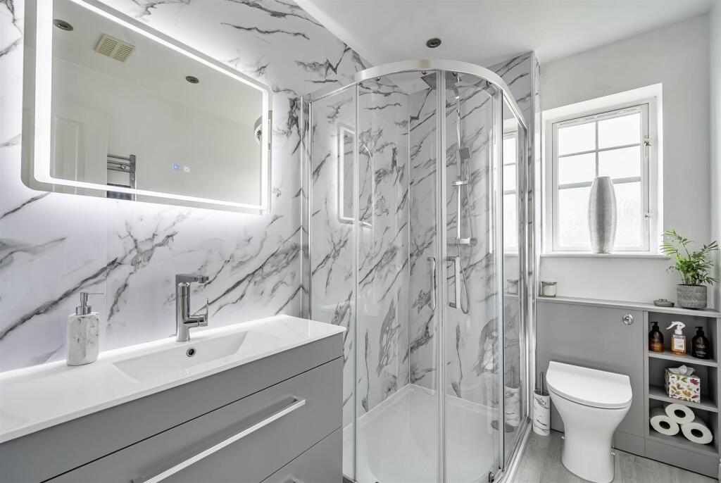 Master En-suite Shower Room