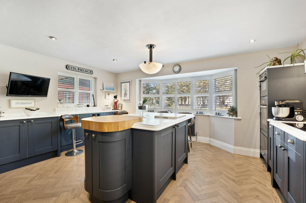 KITCHEN / BREAKFAST ROOM