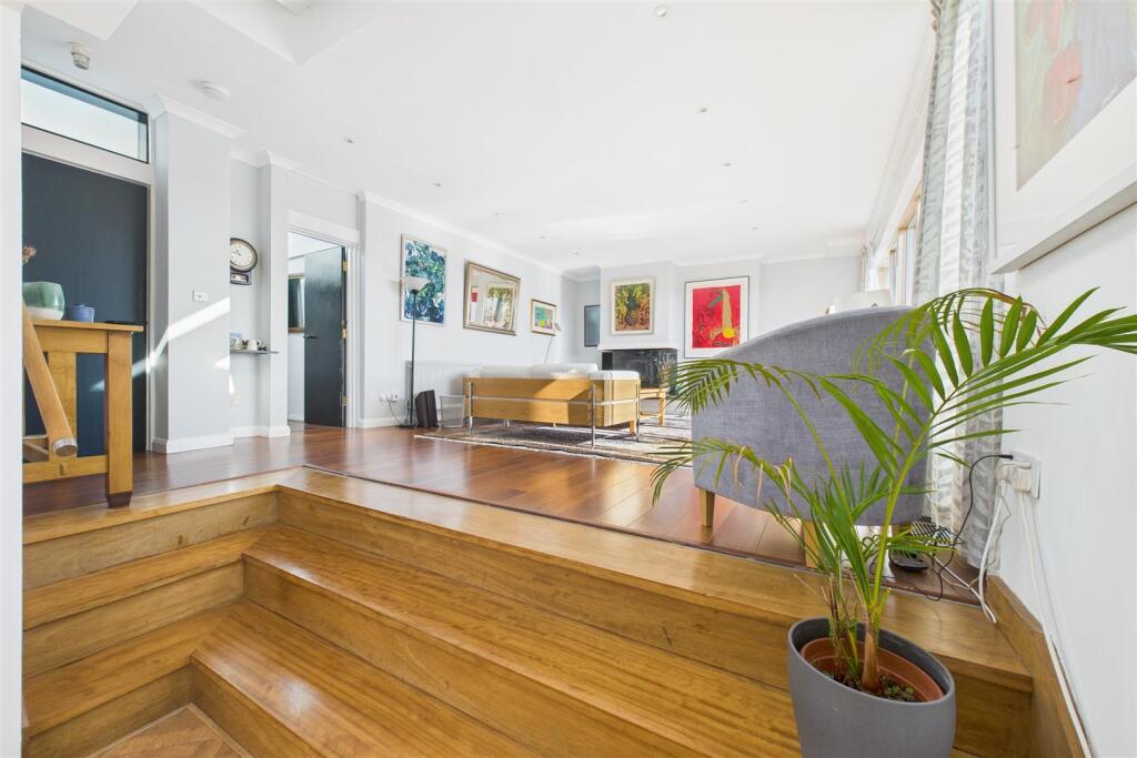 The Penthouse, 12 Kingsdown Parade, Bristol, BS6 5