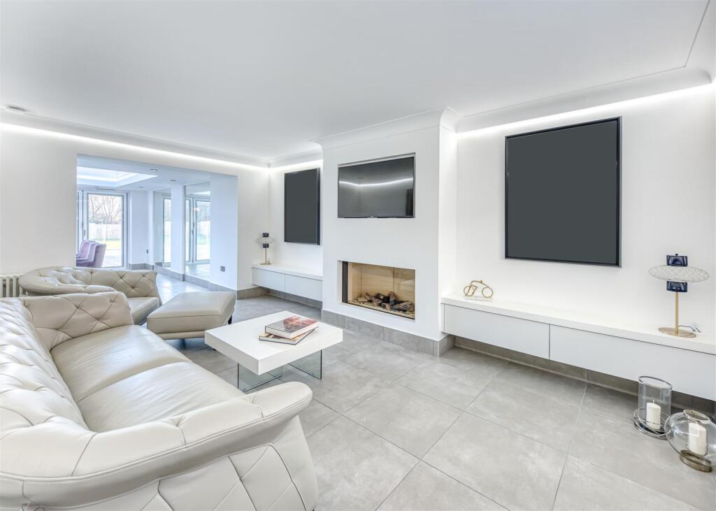 37 Deaconsfield-lounge1.jpg