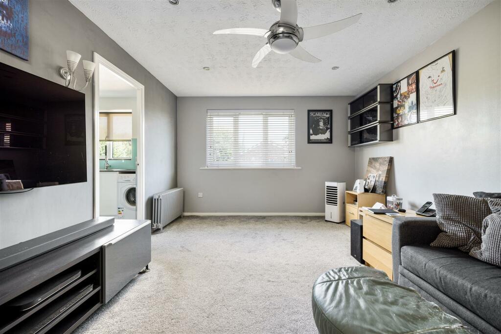 Luther King Close, E17