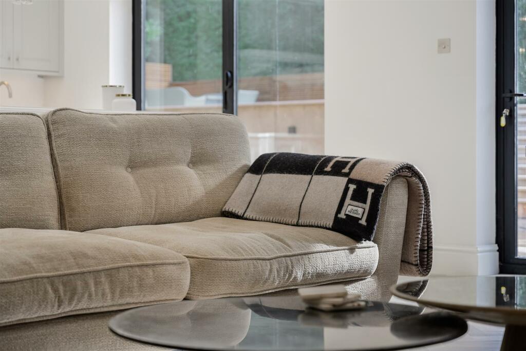 CUNLIFFE CLOSE, 1  (29).jpg