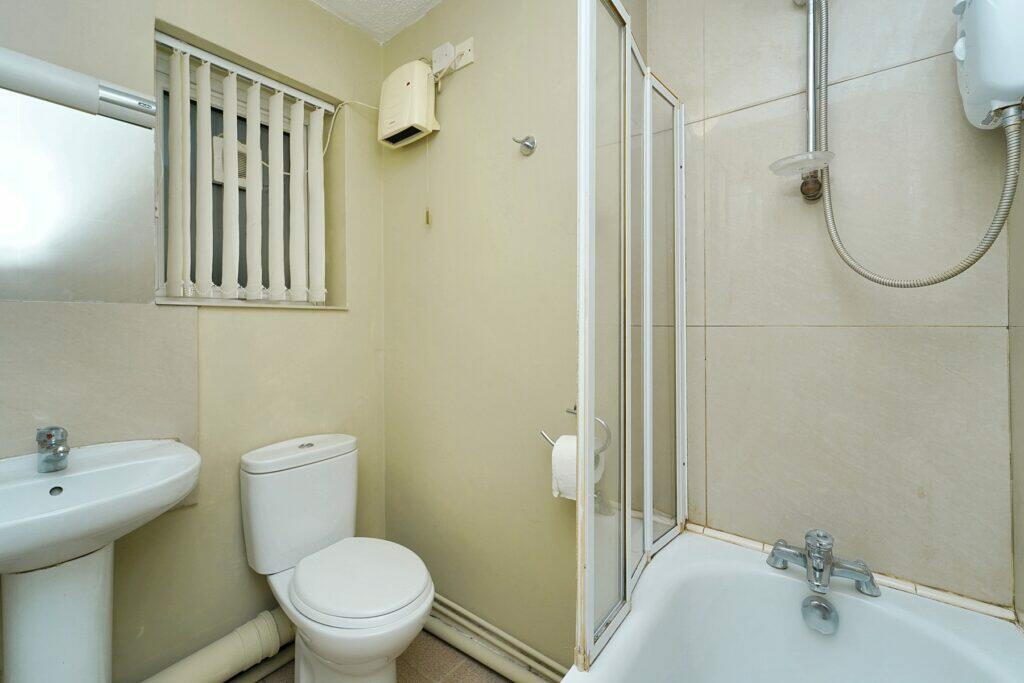 Wyndham Lodge, 24, The Grove, Isleworth - Master Bedroom