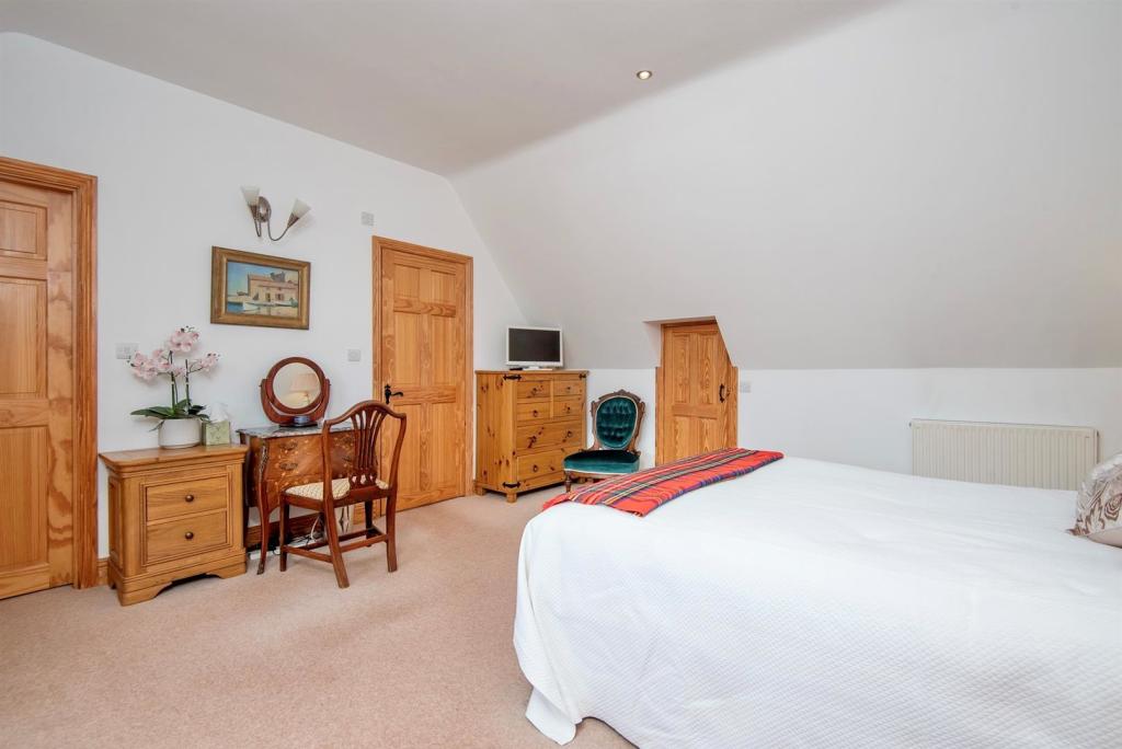 Principal Bedroom.jpg