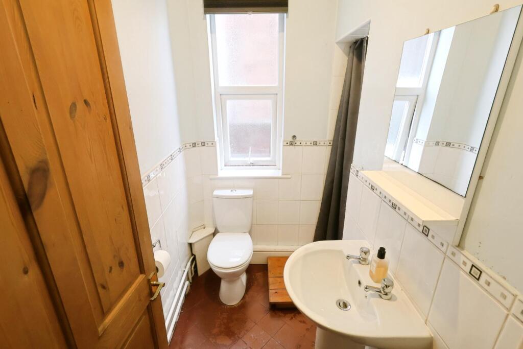 GROUND FLOOR SHOWER ROOM