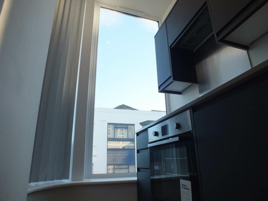 Kitchen window - F3