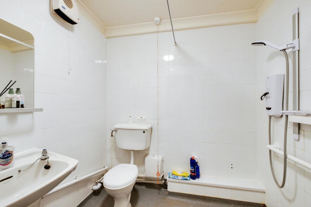 SHOWER ROOM