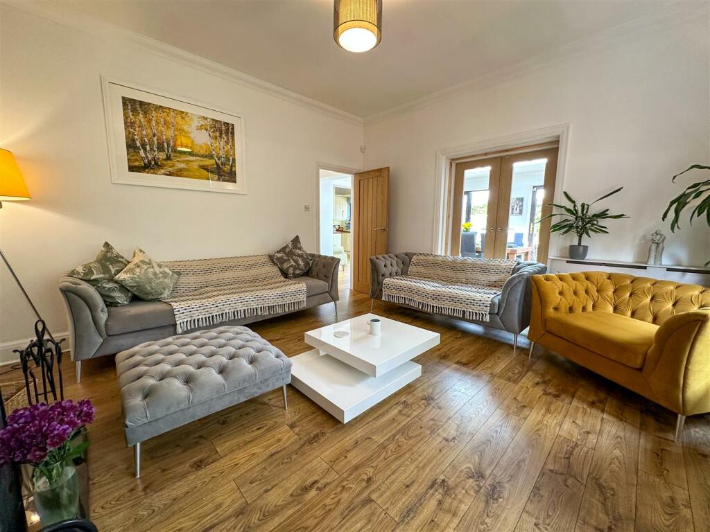 ALTERNATE VIEW OF LOUNGE