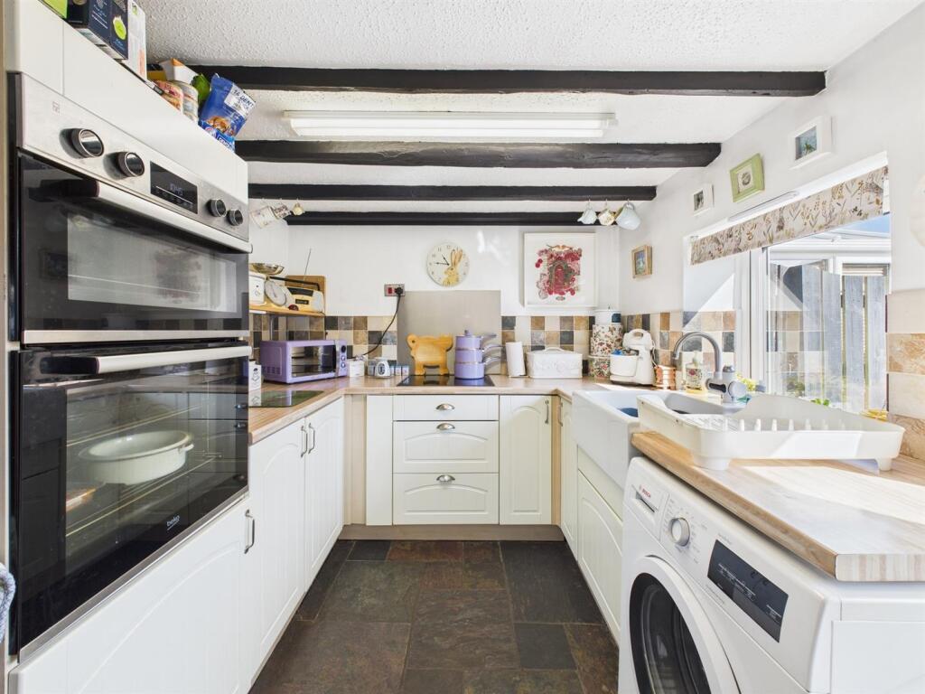 Kitchen: