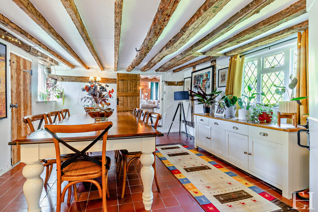 8648450-interiorW...