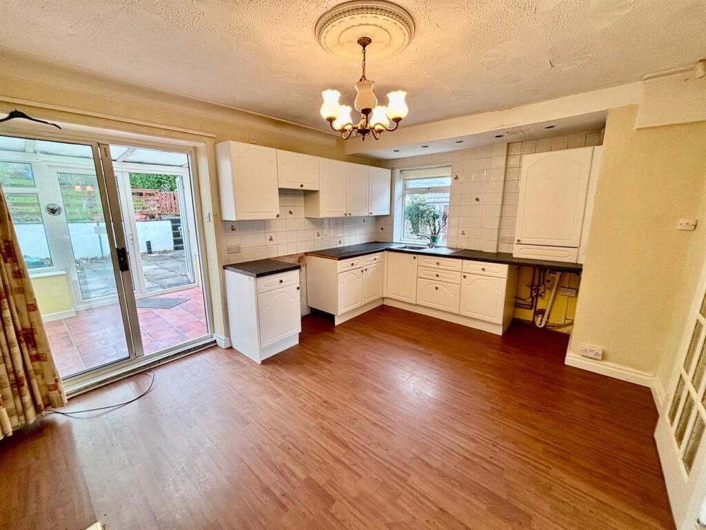 Fitted Dining Kitchen: