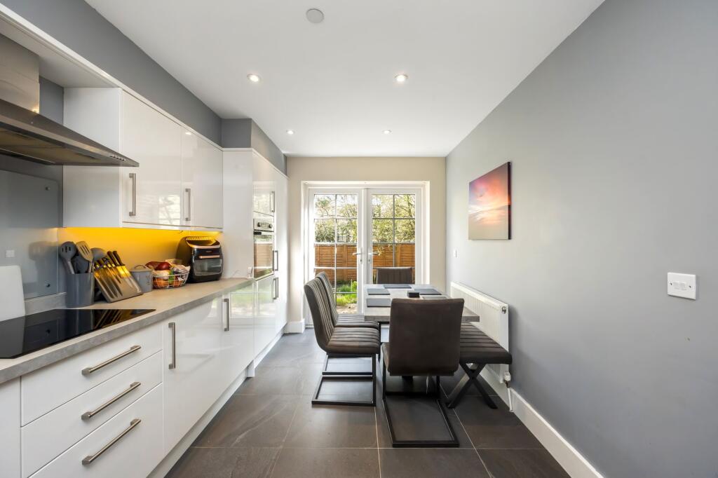 Kitchen / Dining Area