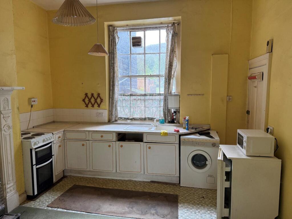 Kitchen 2.jpg