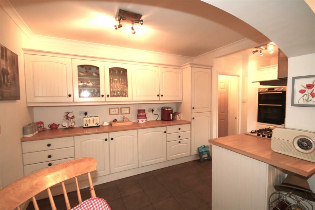 Kitchen c.JPG