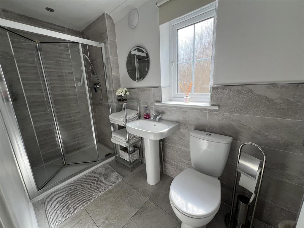 GROUND FLOOR SHOWER ROOM