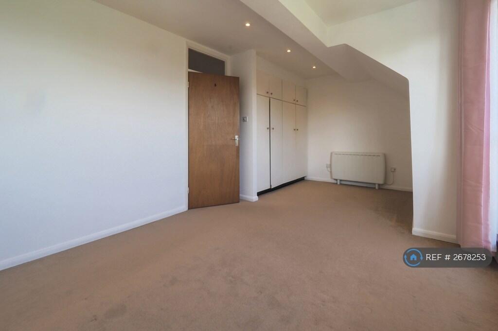Main Bedroom (Pic 1) Showing Old Wardrobes
