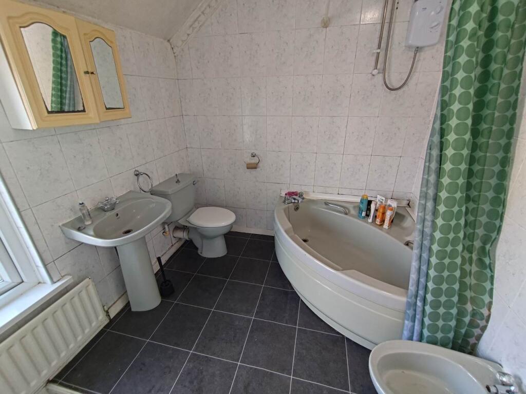 First floor rear bat